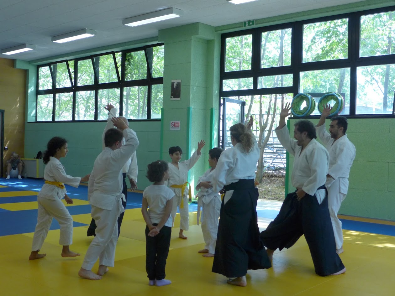 Foto scattata durante lo stage di Aikido per bambini tenutosi a San Marino con la partecipazione dell'Hosowa Dojo di Forlì
